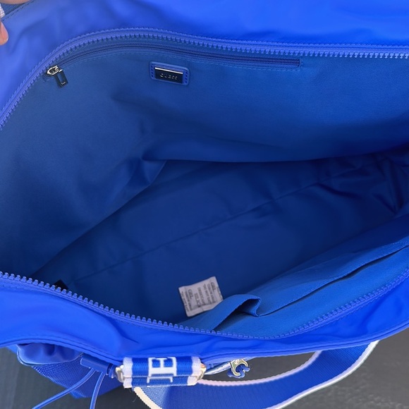 New GUESS Travel Bag Tote - Picture 7 of 7